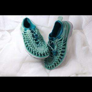 Green/teal Keen Uneek shoes